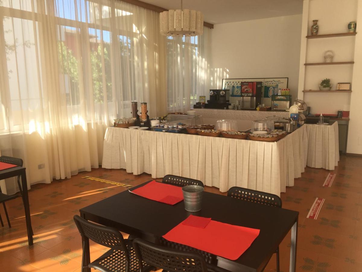Hotel B&B Avana Lido Di Savio Esterno foto