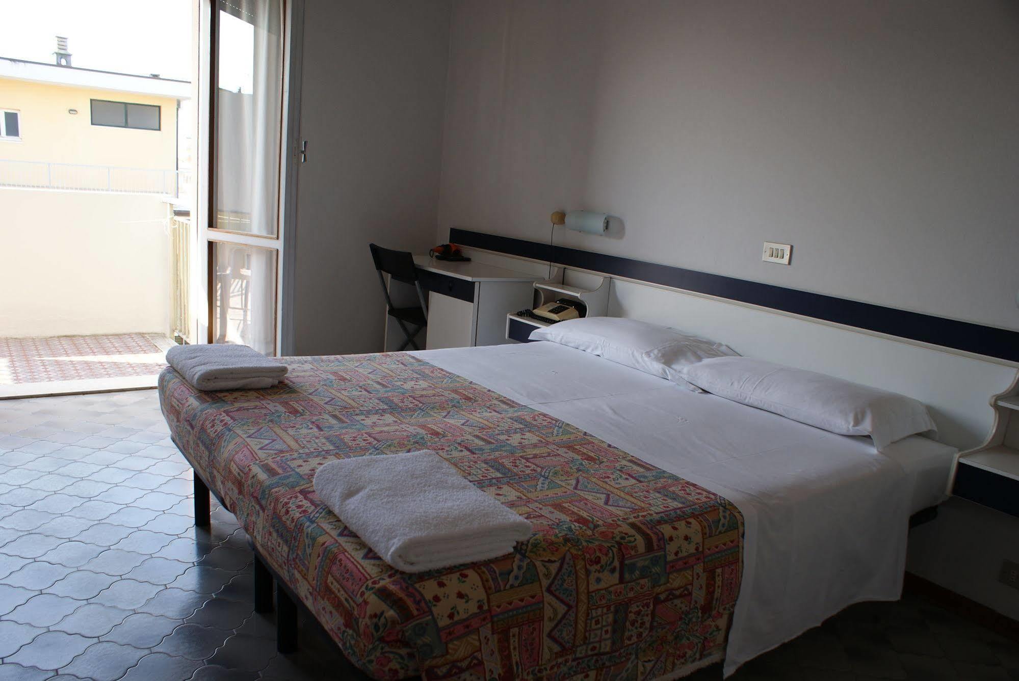 Hotel B&B Avana Lido Di Savio Esterno foto