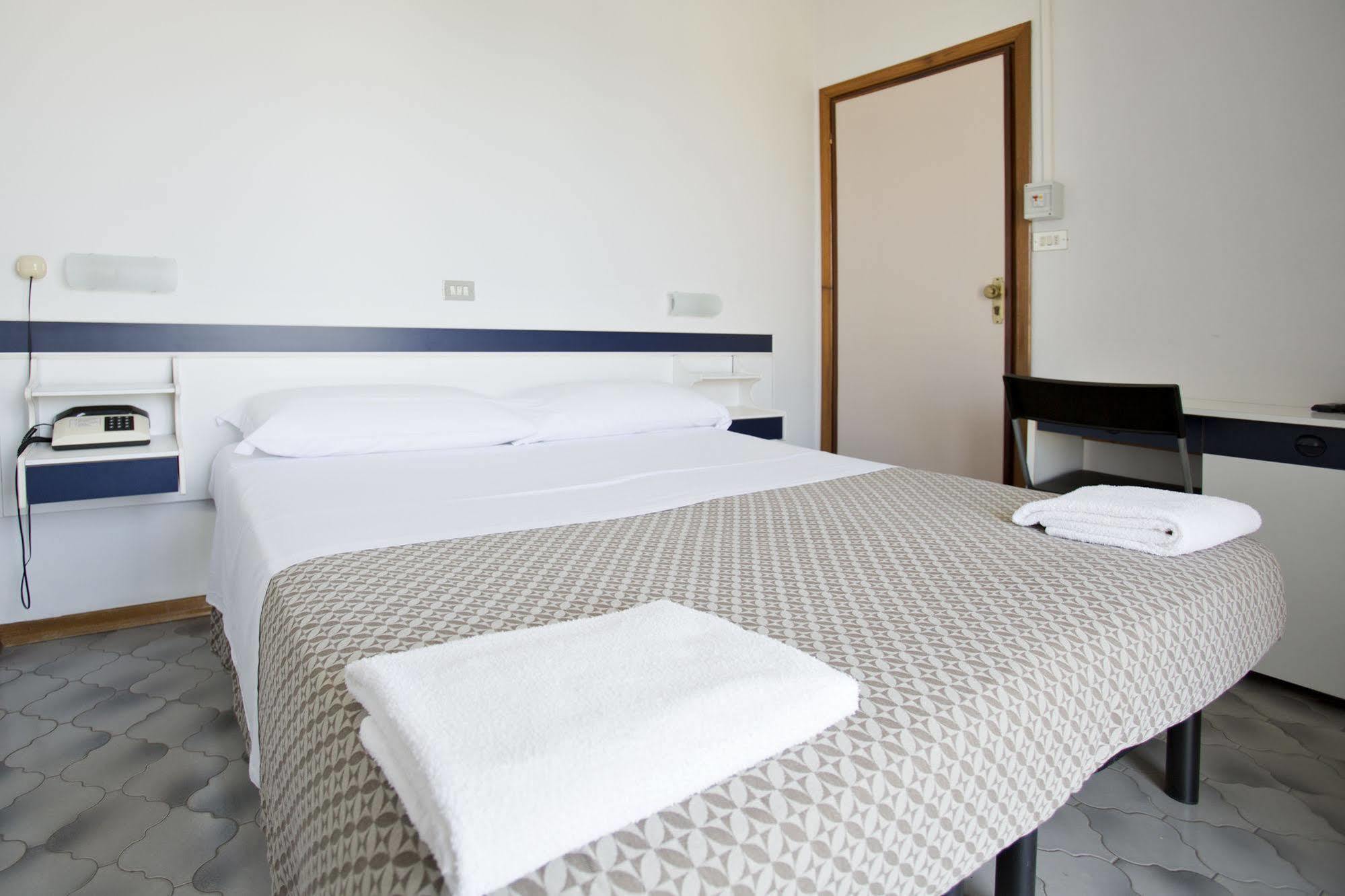 Hotel B&B Avana Lido Di Savio Esterno foto