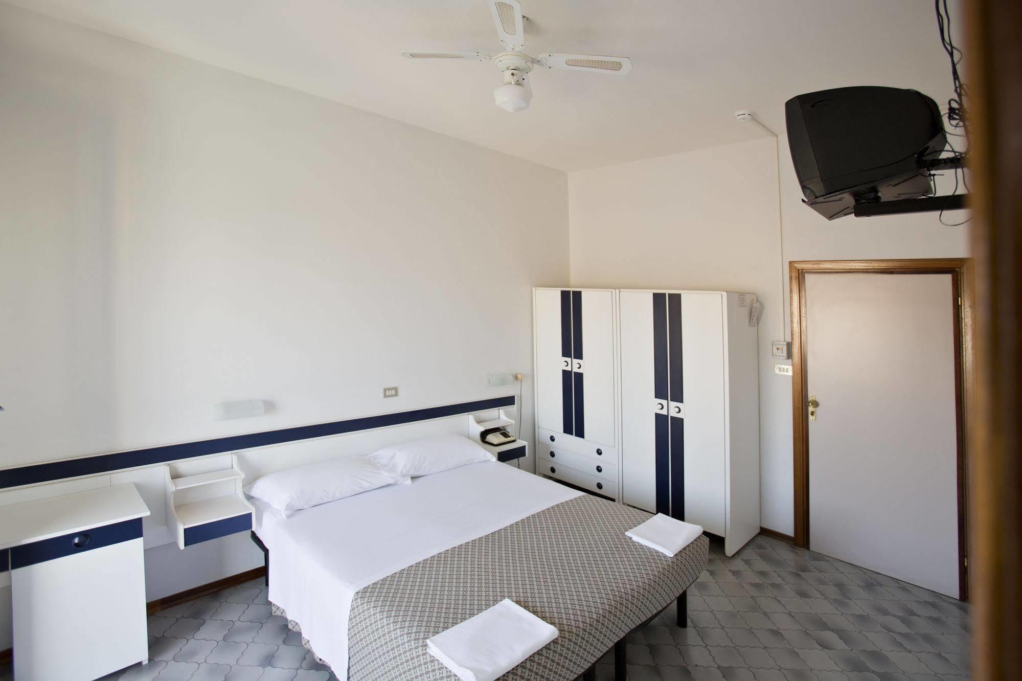 Hotel B&B Avana Lido Di Savio Esterno foto