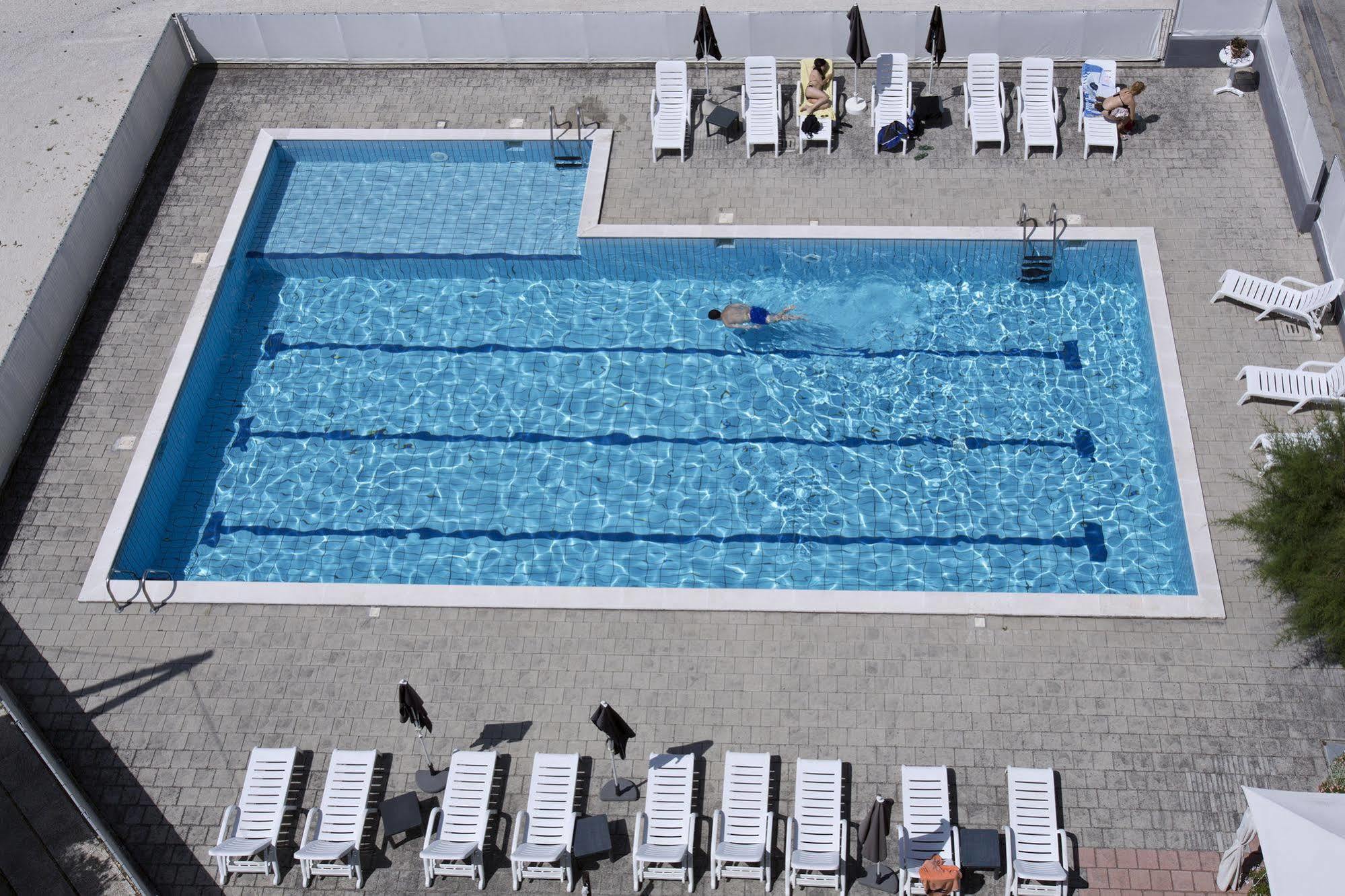 Hotel B&B Avana Lido Di Savio Esterno foto